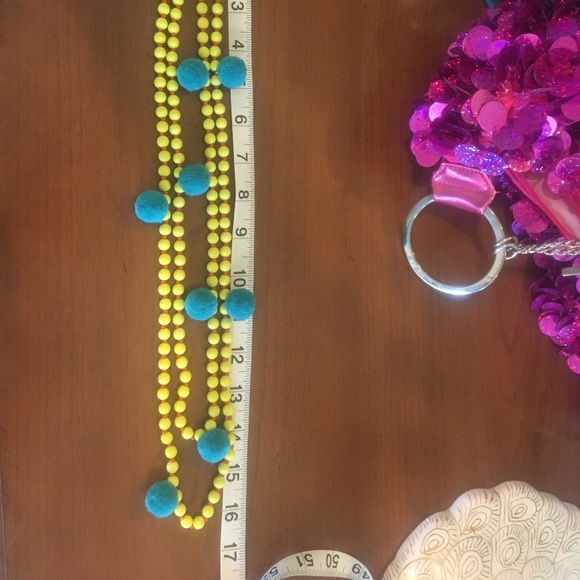 NWOT Pom necklace - Trendy double strand - Picture 3 of 7